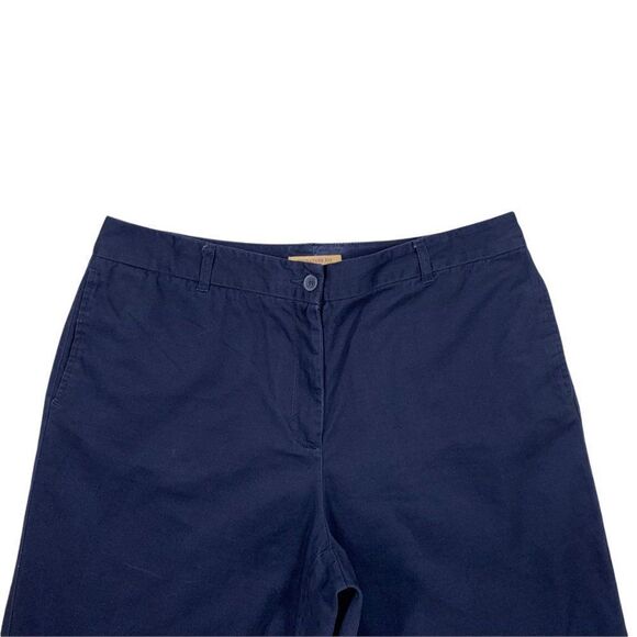 Covington Women's Blue Signature Fit Khaki Shorts‎ - Picture 3 of 7